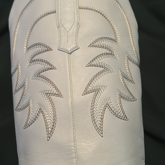 White Boots - Picture 5 of 5